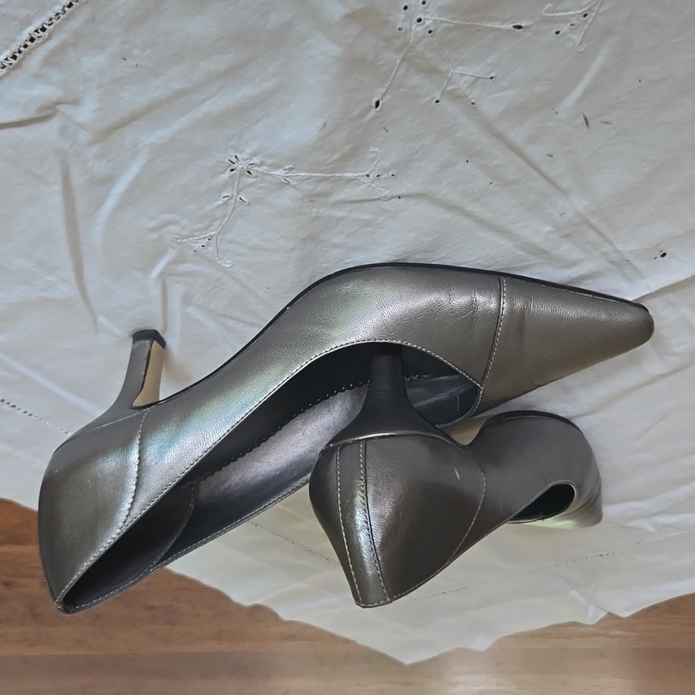 Dark silver, leather, 9.5M 2-in pumps